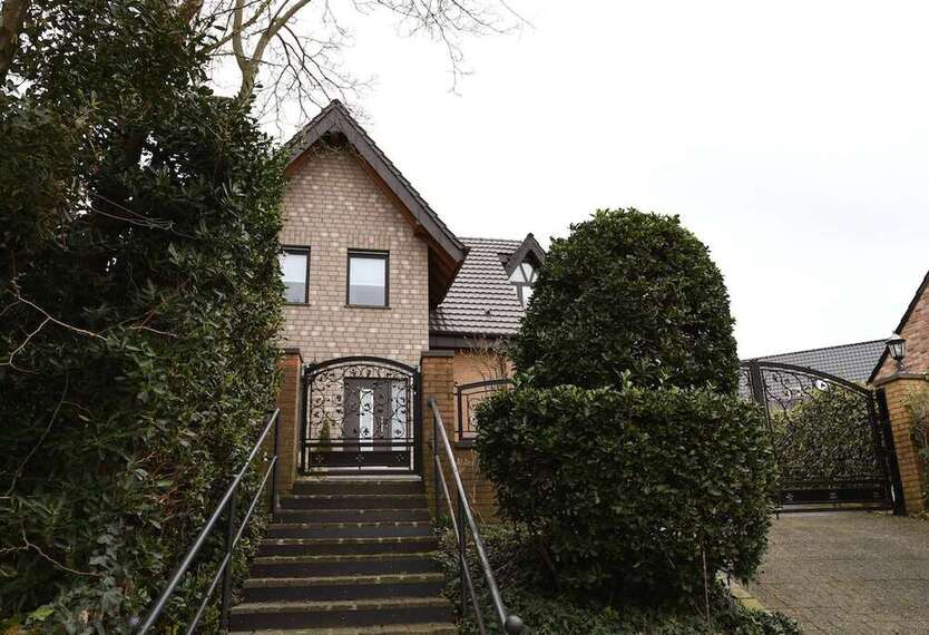 Haus zum Mieten in Neuss 1.600 € 145.5 m²
