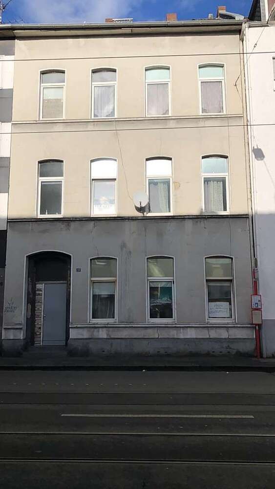 Haus zum Kaufen in Krefeld 330.000 € 224 m²