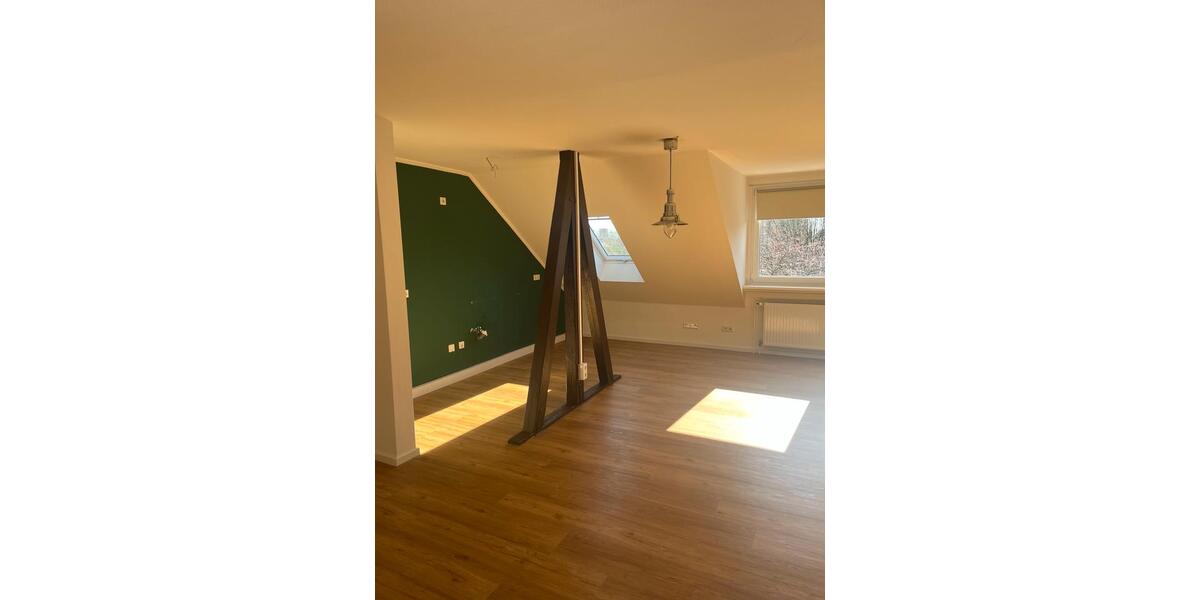 Dachgeschoßwohnung Oberhausen Alsfeld - 2.5 Zimmer, 86 m&sup2;, 845&euro; | Angebot:25641567