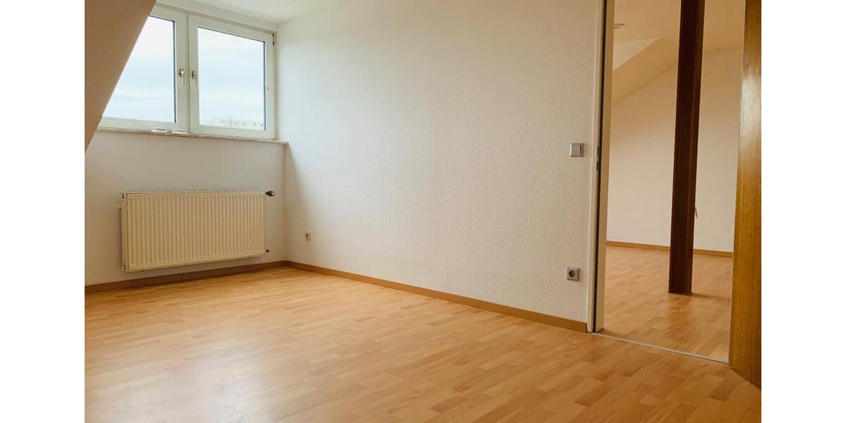 Dachgeschoßwohnung Essen Stadtbezirk VII - 3 Zimmer, 65 m&sup2;, 600&euro; | Angebot:25635910