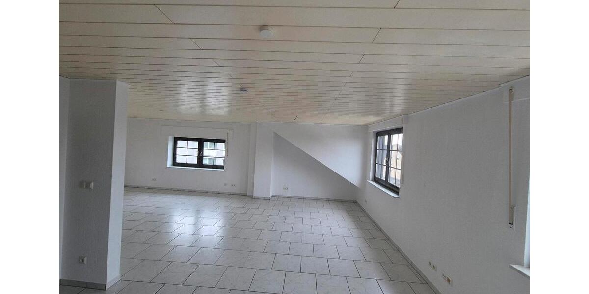Dachgeschoßwohnung Duisburg Hochheide - 2 Zimmer, 90 m&sup2;, 896&euro; | Angebot:26200652