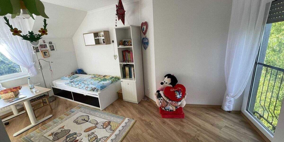 Reihenendhaus Rheinberg - 8 Zimmer, 255 m&sup2;, 749.000&euro; | Angebot:24856052