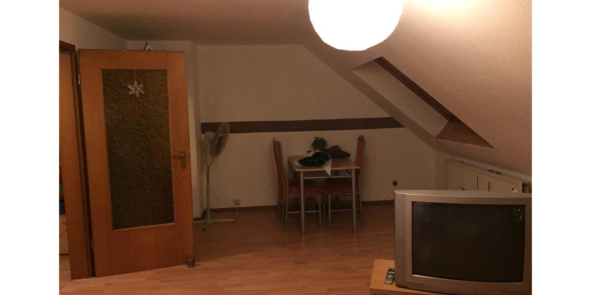 Dachgeschoßwohnung Duisburg Mittelmeiderich - 2 Zimmer, 60 m&sup2;, 450&euro; | Angebot:26326973