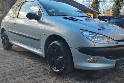 Peugeot 206 134.500 km 1.450 &euro; Essen 45326