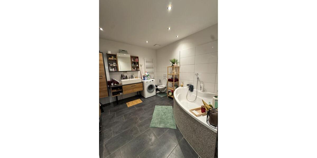 Erdgeschoßwohnung Krefeld - 4 Zimmer, 150 m&sup2;, 1.610&euro; | Angebot:26286786