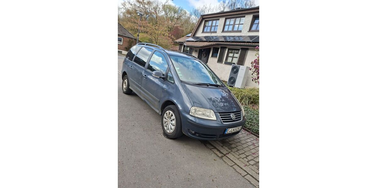VW Sharan 295.000 km 1.199 &euro; Essen 45329