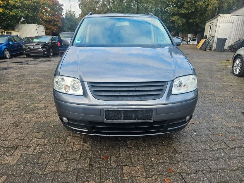VW Touran 220.666 km 1.590 € Bottrop 46236