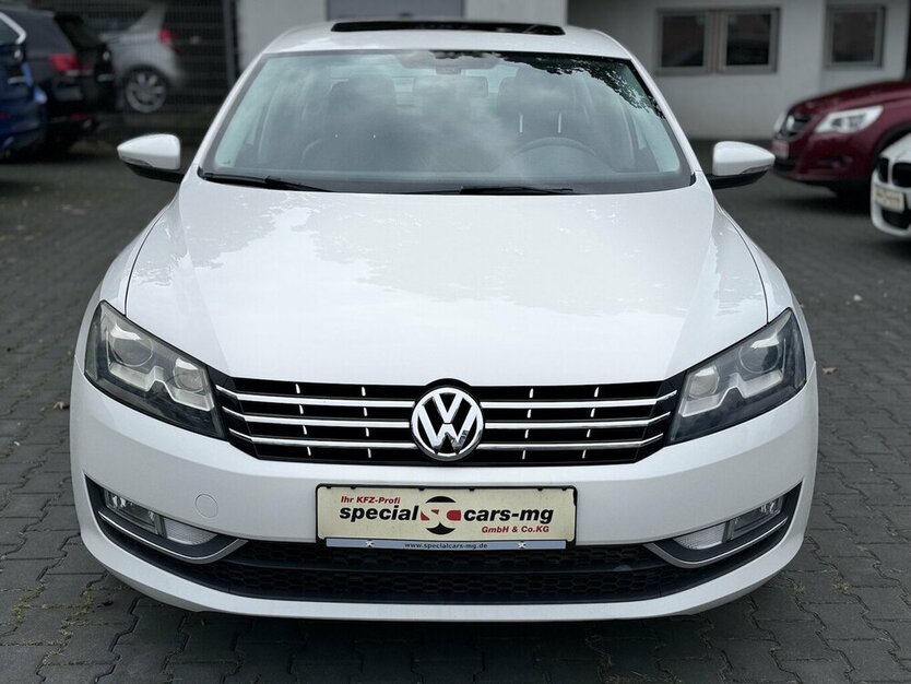 VW Passat 2,0 TDI Highline / Leder / SHD / Keyless 228.000 km 12.890 € Mönchengladbach 41066
