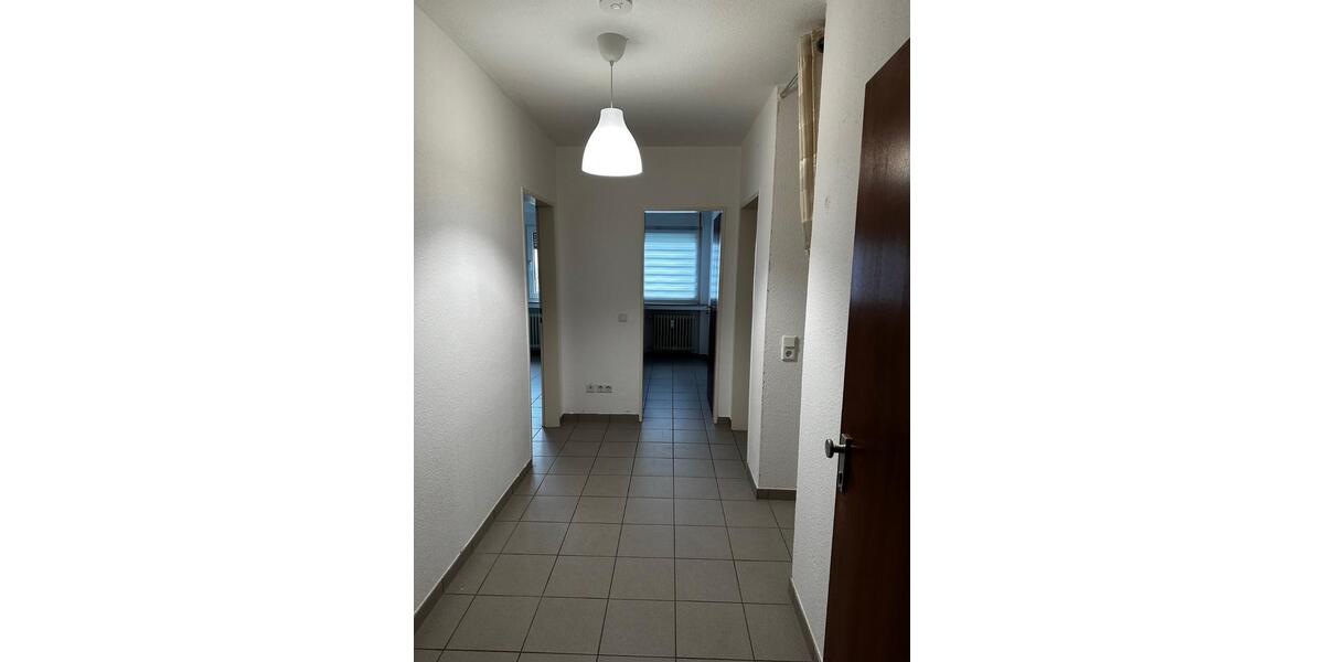 unmöblierte Zweizimmerwohnung mit Balkon und Einbauküche zimmer