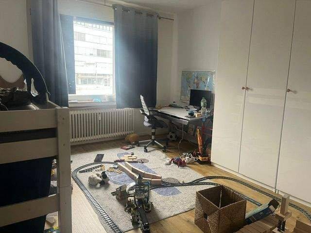 Etagenwohnung Düsseldorf Derendorf - 3 Zimmer, 92 m&sup2;, 1.150&euro; | Angebot:26886910