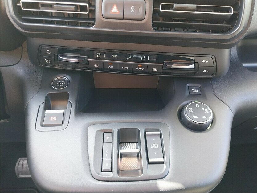 Opel Combo Life - e Ultimate 4.500 km 28.290 € HAAN 42781