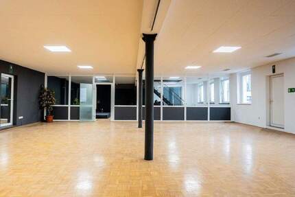 Gewerbefläche Büro, Lager, Sport, Gastro oder Praxis teilbar ab 80m2 bis 640m2 zimmer