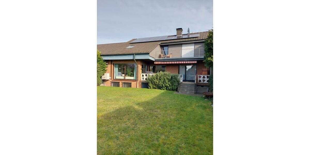 Reihenhaus Hünxe - 7 Zimmer, 250 m&sup2;, 2.200&euro; | Angebot:26295244