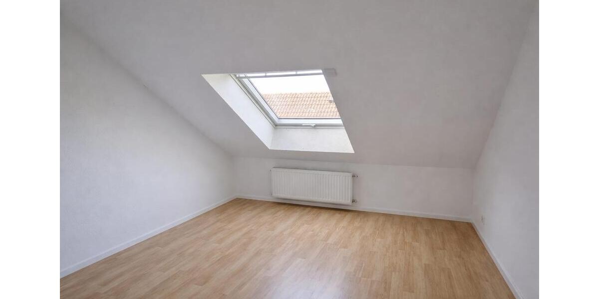 Dachgeschoßwohnung Krefeld Cracau - 3 Zimmer, 86 m&sup2;, 600&euro; | Angebot:26286777