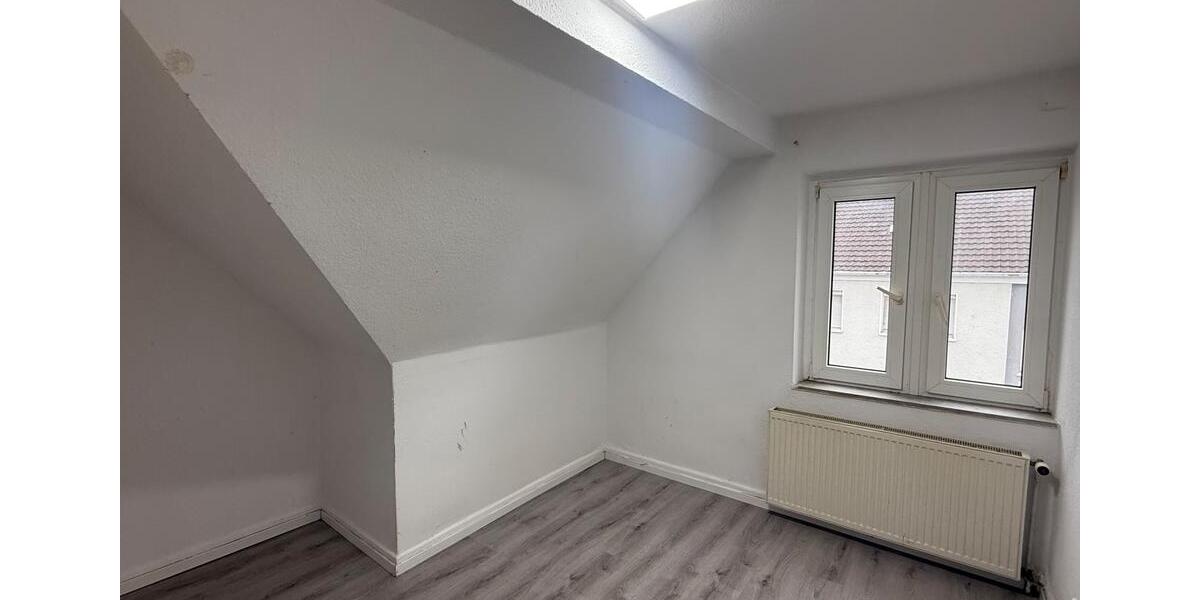 Dachgeschoßwohnung Duisburg Hamborn - 2.5 Zimmer, 60 m&sup2;, 600&euro; | Angebot:26448002