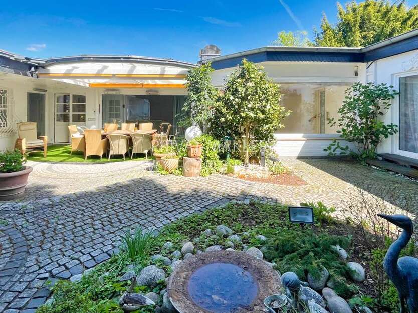 Haus zum Kaufen in Mönchengladbach-Wickrath 648.000 € 266 m²