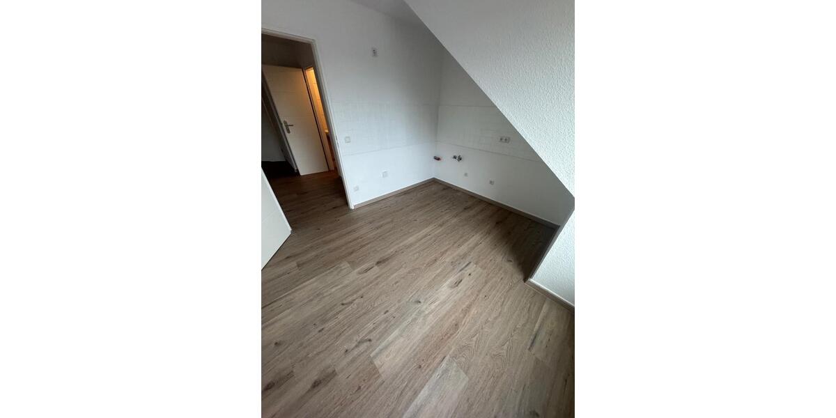 Dachgeschoßwohnung Duisburg Walsum - 3.5 Zimmer, 72 m&sup2;, 400&euro; | Angebot:24955912