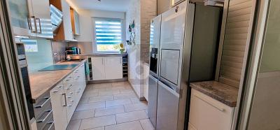 MODERNISIERT & GENÜGEND PLATZ IN RUHIGER WOHNLAGE