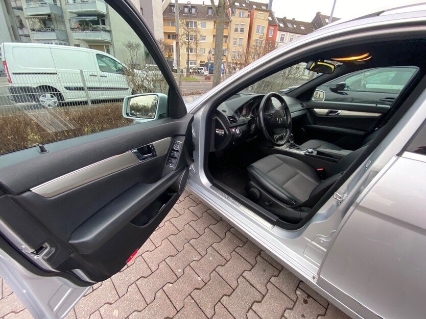 Mercedes-Benz C 350 185.000 km 8.000 € Düsseldorf 40213