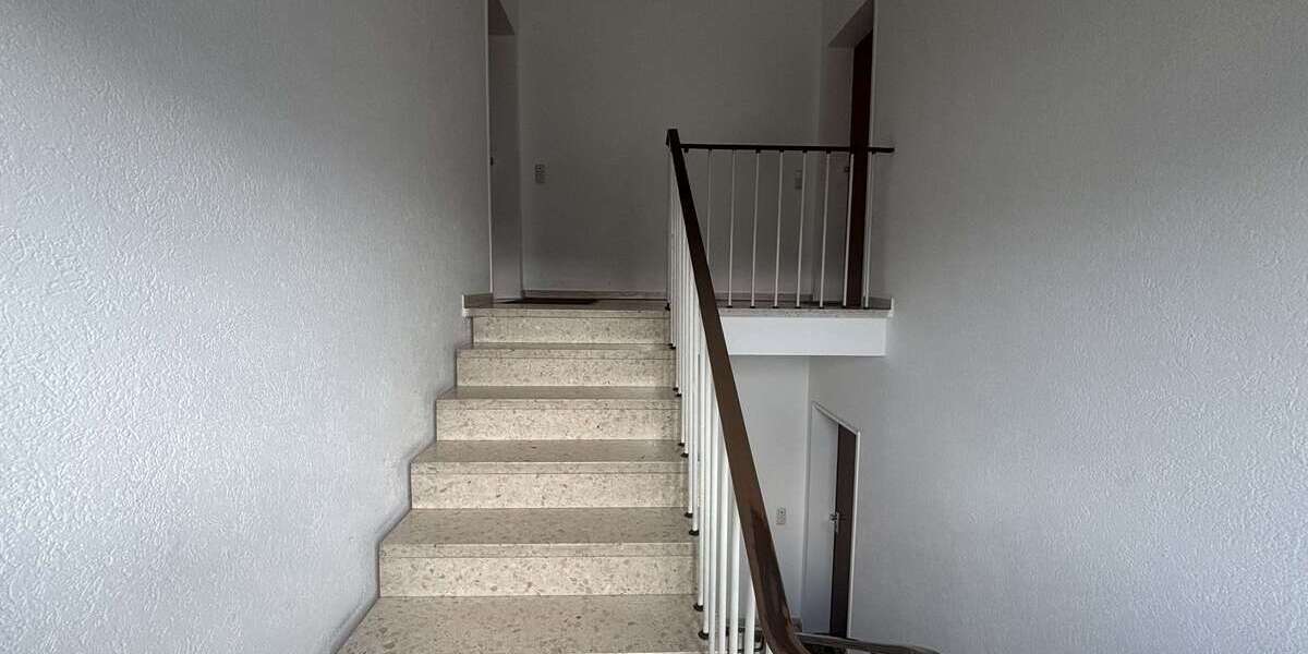 Etagenwohnung Düsseldorf Oberbilk - 3 Zimmer, 85 m&sup2;, 325.000&euro; | Angebot:27082776