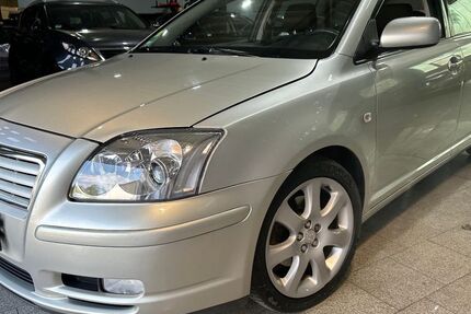 Toyota Avensis 164.500 km 3.990 &euro; Duisburg 47059