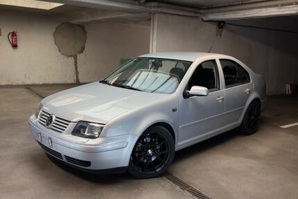 VW Bora 140.097 km 4.349 € Mönchengladbach 41061