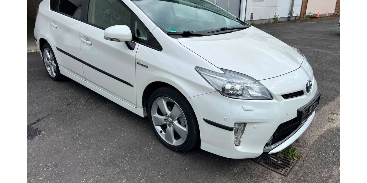 Toyota Prius 93.000 km 12.480 &euro; Düsseldorf 40589