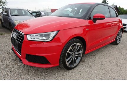 Audi A1 sport 1,8TFSI Bi-Xenon S-tronic S-line PDC 8xAl
