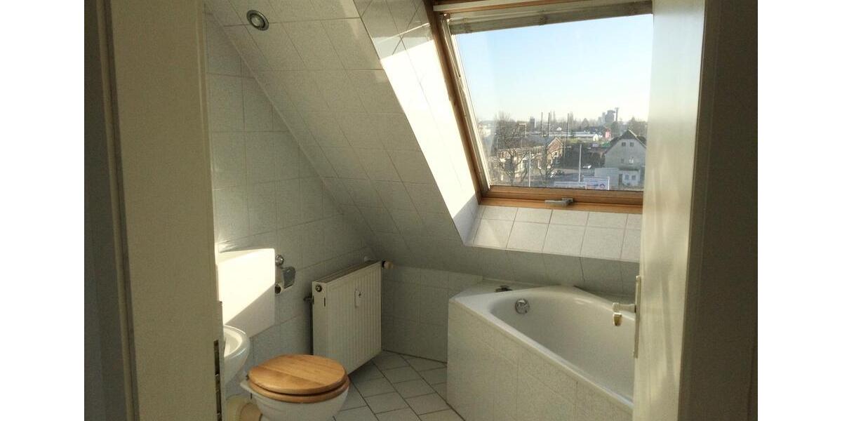 Dachgeschoßwohnung Krefeld Cracau - 2.5 Zimmer, 65 m&sup2;, 560&euro; | Angebot:25420402