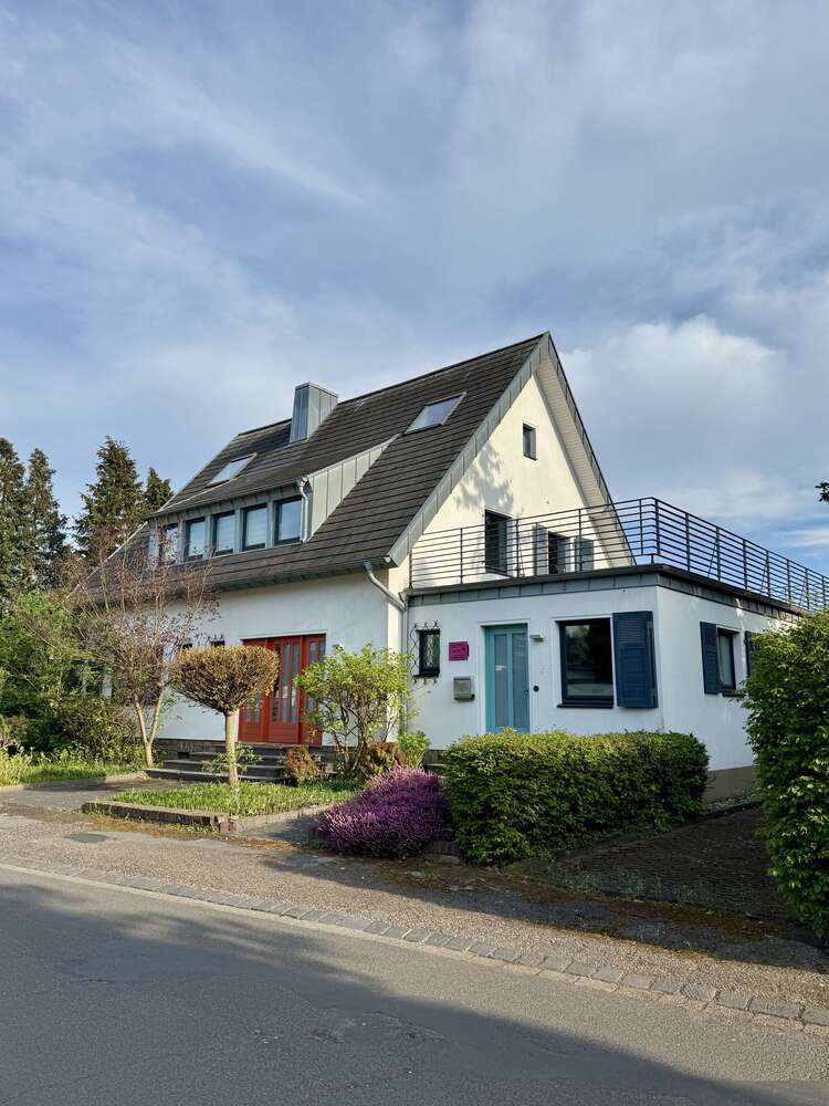 Haus zum Kaufen in Düsseldorf 1.695.000 € 285 m²