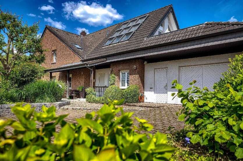 Haus zum Kaufen in Düsseldorf 650.000 € 154.82 m²