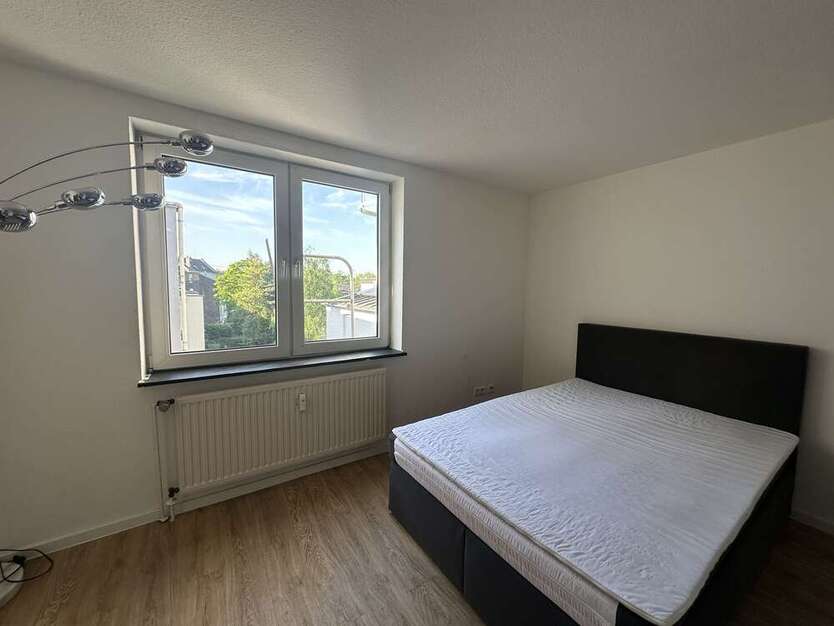 Wohnung zum Kaufen in Düsseldorf 89.900 € 19.74 m²
