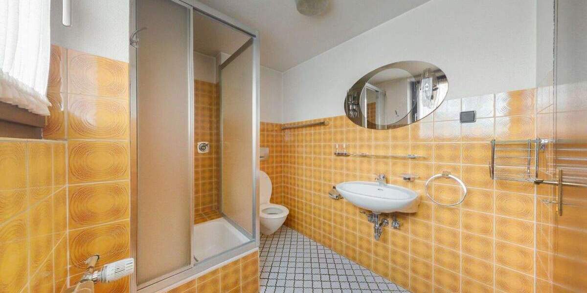 großzügiges, freistehendes Einfamilienhaus mit schönem Garten und Erftblick 6 zimmer