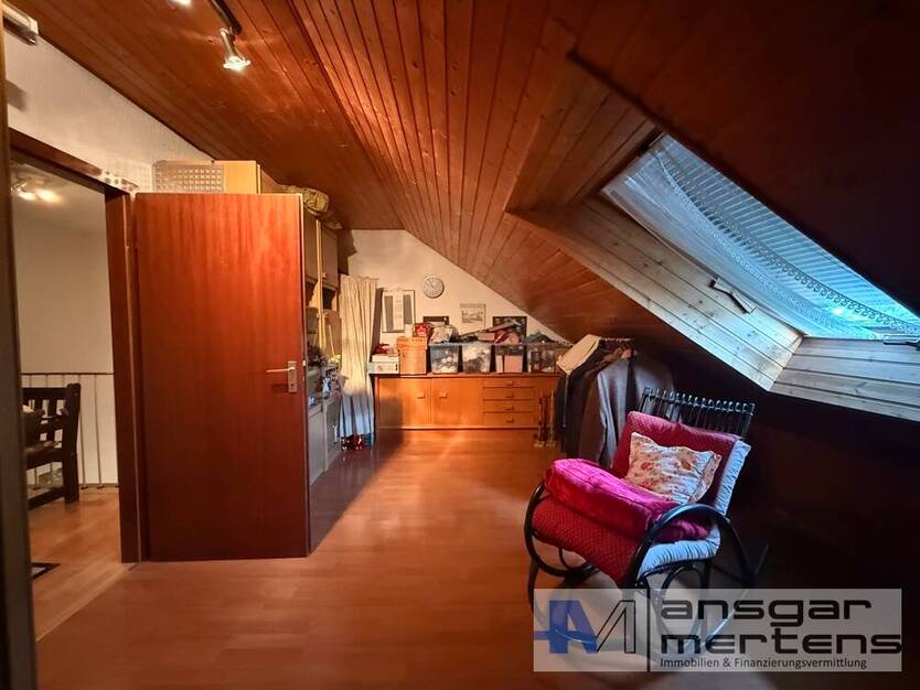 (M)EIN Familiendomizil in Neuss-Vogelsang Raumwunder auf 4 Ebenen mit Garten & Garage 6 zimmer