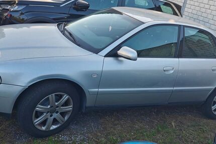 Audi A4 150.000 km 2.740 € Bottrop 46236