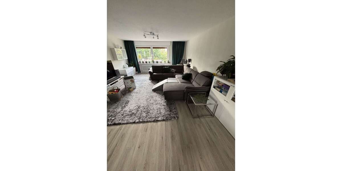 Etagenwohnung Duisburg Mittelmeiderich - 4 Zimmer, 126 m&sup2;, 950&euro; | Angebot:26401029