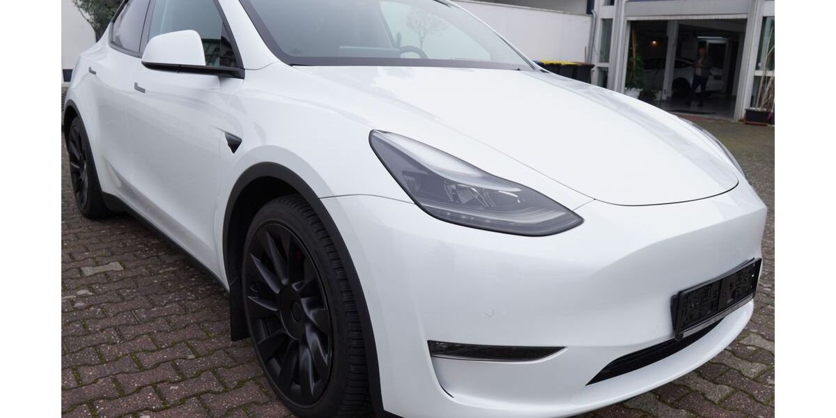 Tesla Model Y 66.565 km 36.950 &euro; Kaarst 41564