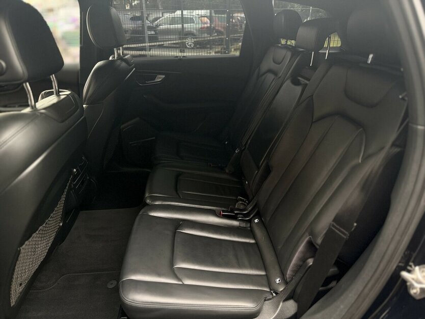 Audi Q7 3.0 TDI e-tron quattro / Panorama / Kamera 179.000 km 31.500 € Mönchengladbach 41066