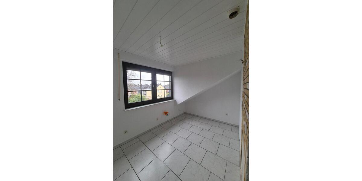 Dachgeschoßwohnung Duisburg Hochheide - 2 Zimmer, 90 m&sup2;, 896&euro; | Angebot:26200652