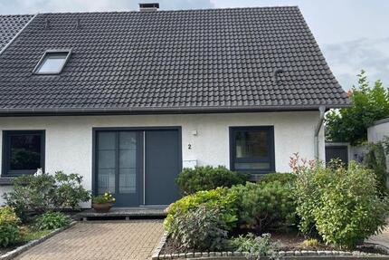 Haus Duisburg Huckingen - 6 Zimmer, 170 m&sup2;, 2.400&euro; | Angebot:24851134