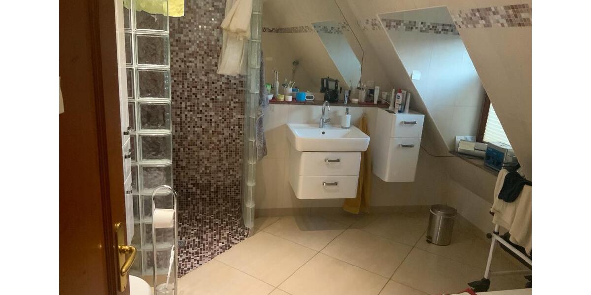 Dachgeschoßwohnung Neuss Gnadental - 5 Zimmer, 177 m&sup2;, 2.250&euro; | Angebot:26384336