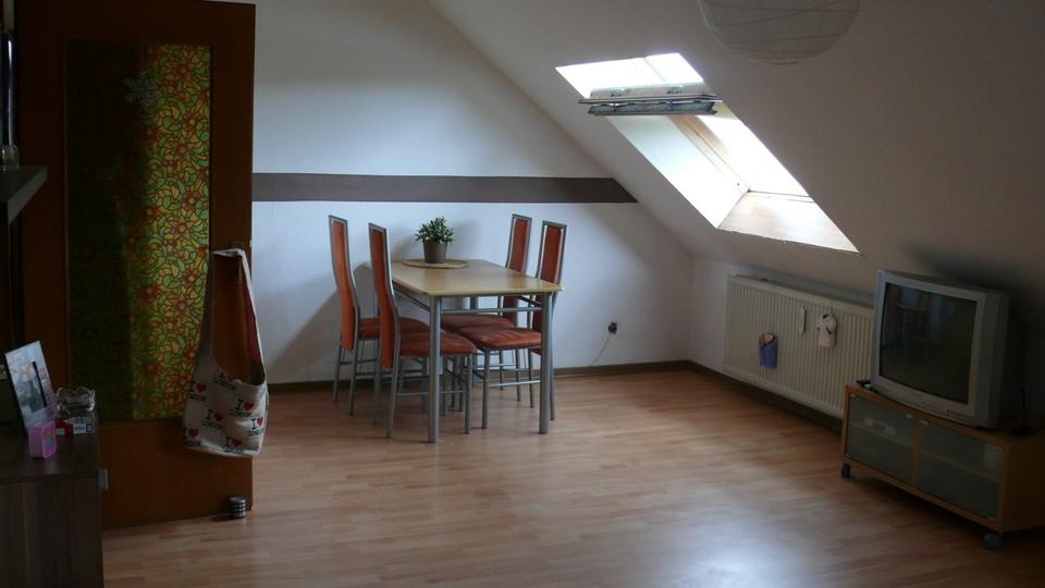 Dachgeschoßwohnung Duisburg Mittelmeiderich - 2 Zimmer, 50 m&sup2;, 450&euro; | Angebot:25025775
