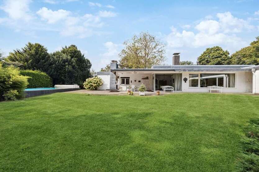 Haus zum Kaufen in Meerbusch 1.650.000 € 329 m²