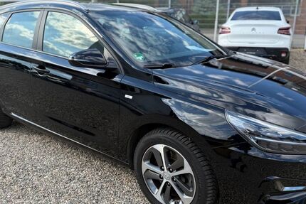 Hyundai i30 32.500 km 17.900 &euro; Wesel 46485