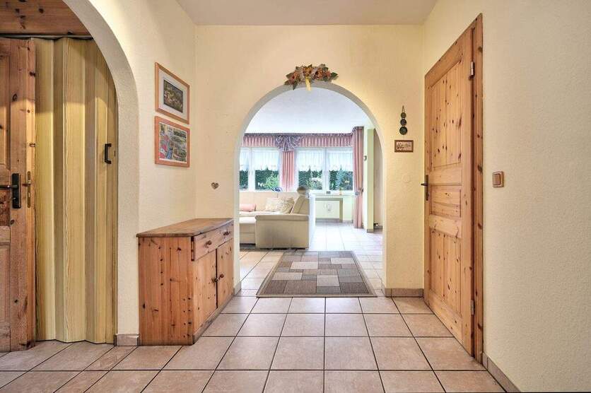 Ein Zuhause, das Generationen verbindet - Gepflegtes Zweifamilienhaus mit Garten 6 zimmer