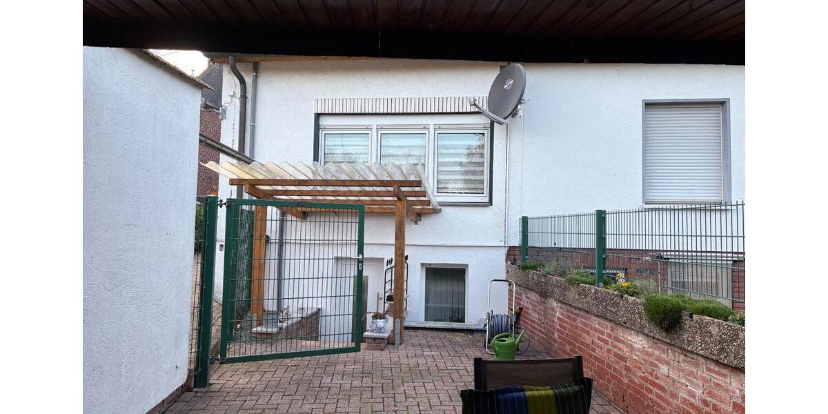 Doppelhaushäfte mit einer Garage und einem Stellplatz 4 zimmer