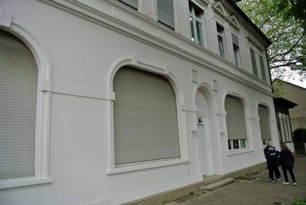 Denkmal Historismus **Wohngebäude **Eckhaus mit 6 Wohnungen und großem Grund und Boden *saniert und *renoviert