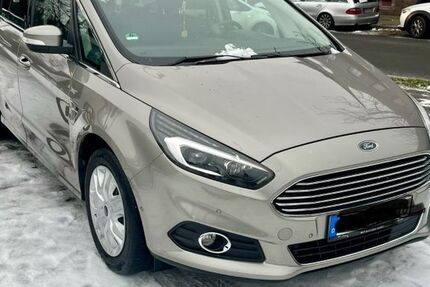 Ford S-Max 210.000 km 8.700 &euro; Duisburg 47138