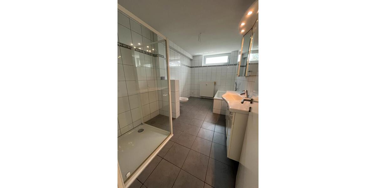 Etagenwohnung Krefeld Fischeln - 4 Zimmer, 120 m&sup2;, 1.260&euro; | Angebot:26395053