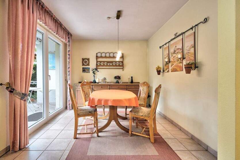 Ein Zuhause, das Generationen verbindet - Gepflegtes Zweifamilienhaus mit Garten 6 zimmer